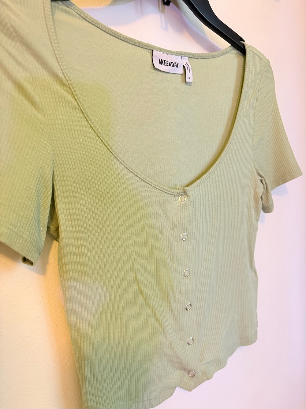 Weekday Mint Green Ribbed Button-Front Crop Top - Picture 2 of 3